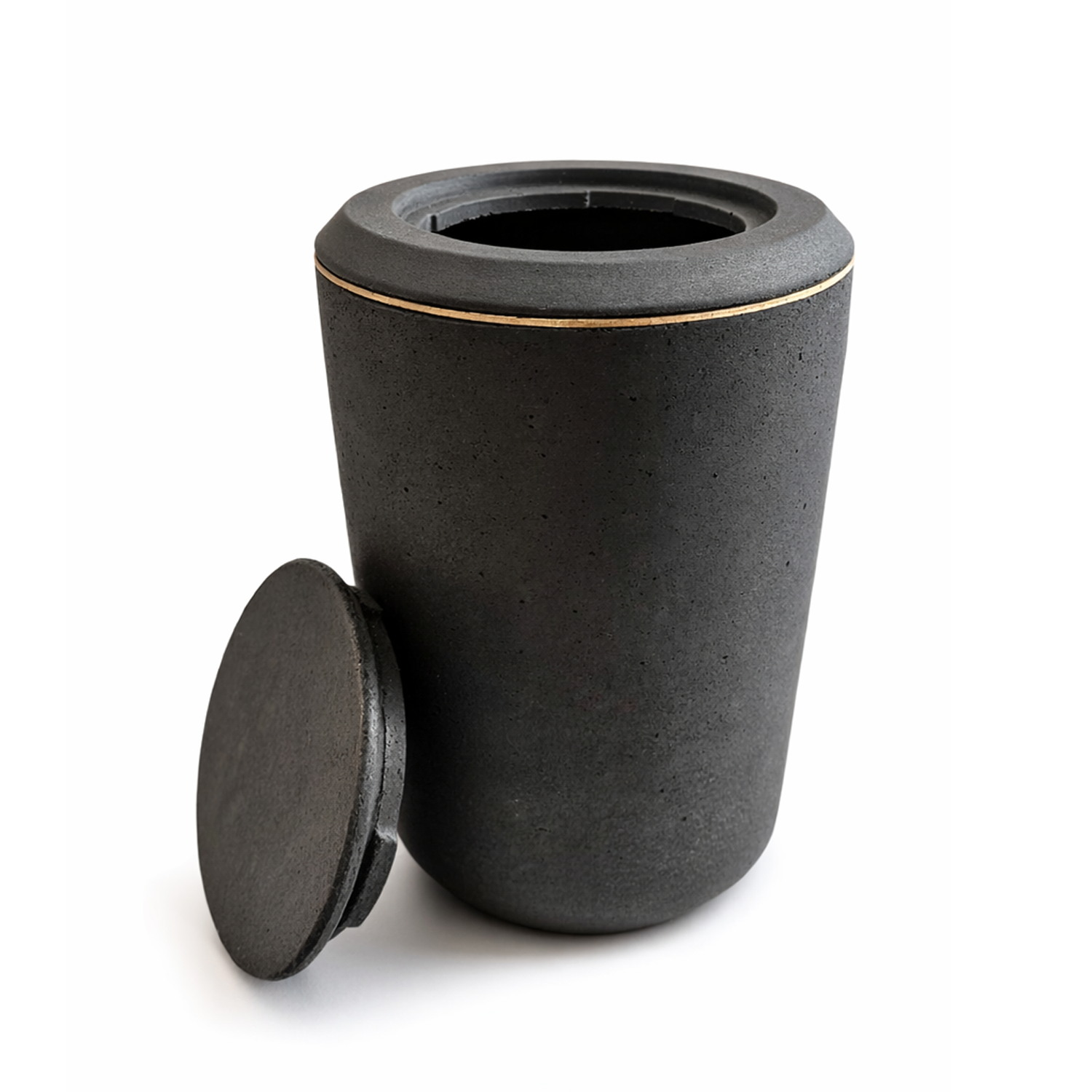 Einwandige Kohleurne aus Buchenholzkohle mit geöffnetem Deckel – direkte Befüllung ohne Kunststoff-Aschekapsel