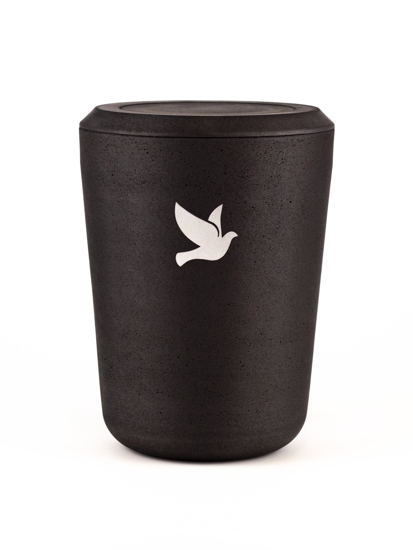Biologisch abbaubare schwarze Kohleurne mit Taube als schlichtes symbolisches Schmuckelement